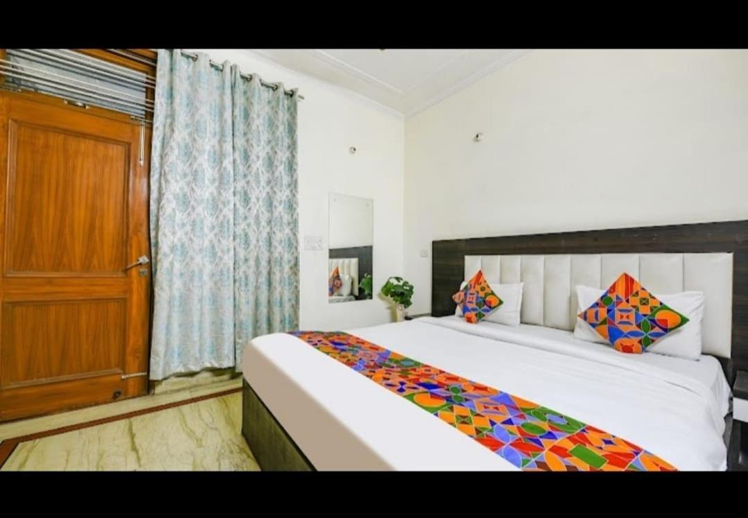 Viraj Guest House Noida Exterior photo
